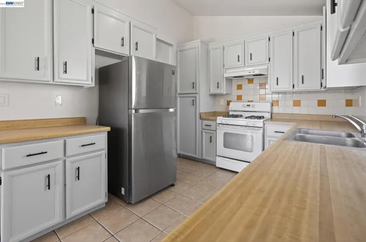 247 Sparrow Dr, Hercules, California 94547
