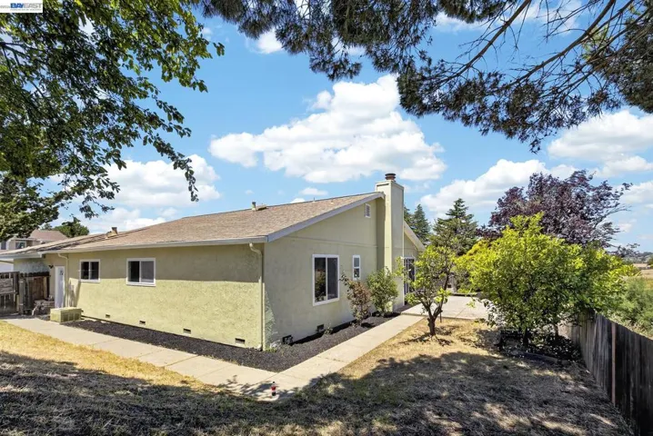 247 Sparrow Dr, Hercules, California 94547