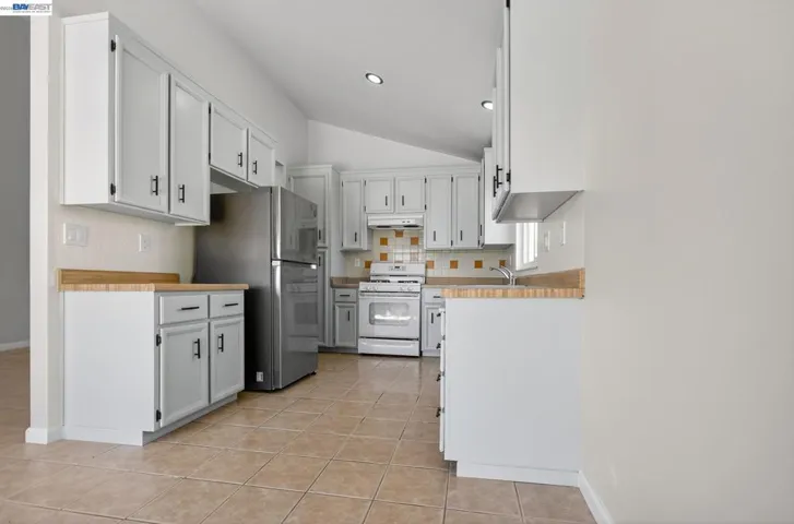 247 Sparrow Dr, Hercules, California 94547