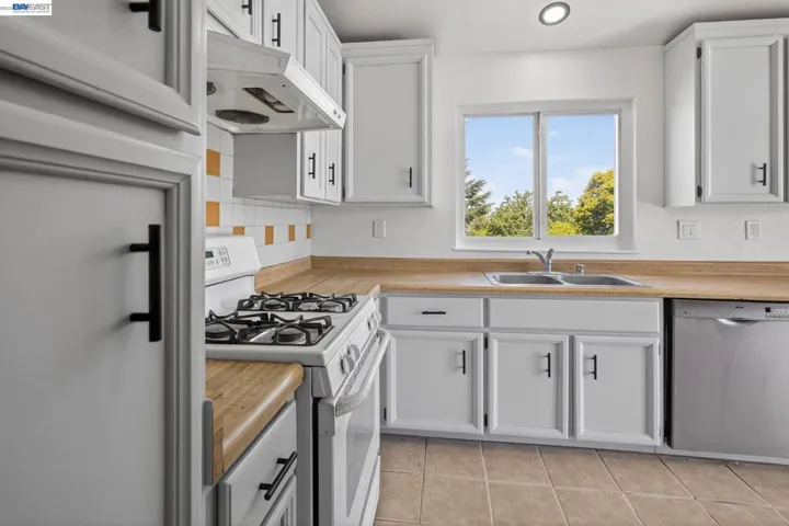 247 Sparrow Dr, Hercules, California 94547