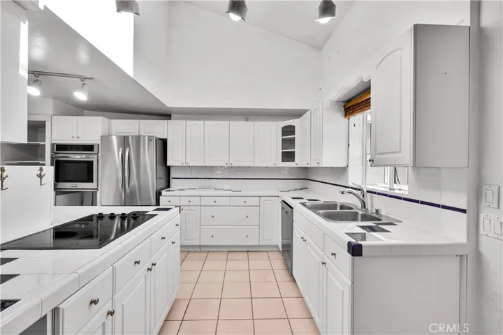 975 Jemez Trail, Yucca Valley, California 92284