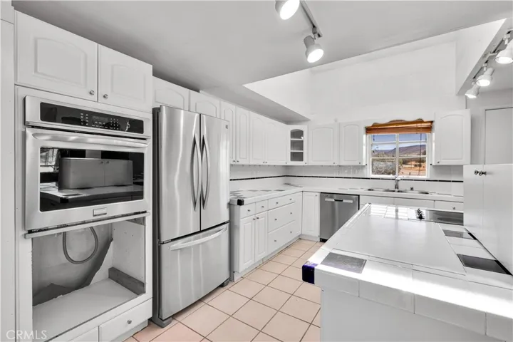 975 Jemez Trail, Yucca Valley, California 92284