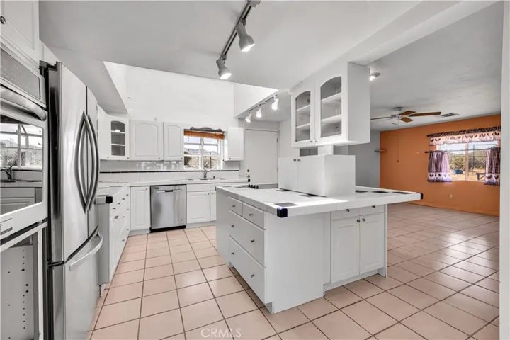 975 Jemez Trail, Yucca Valley, California 92284