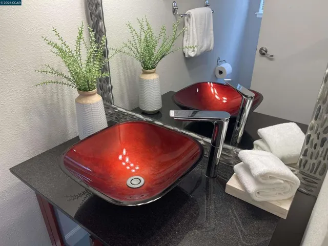 Loft half​​‌​​​​‌​​‌‌​​‌​​​‌‌​​​‌​​‌‌​​‌‌​​‌‌​​​​ bath
