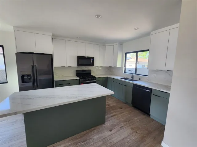 9033 Lindley Avenue, Northridge, California 91325