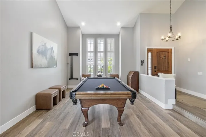 POOL TABLE CAN STAY WITH THE HOUSE OR NOT