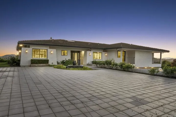 19 Gateview Dr, Fallbrook, Luxury Home, Single-Level Main Floor Living, Attached ADU, Guard-Gated