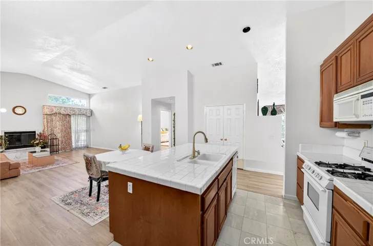 9770 Sunny Vista, Phelan, California 92371
