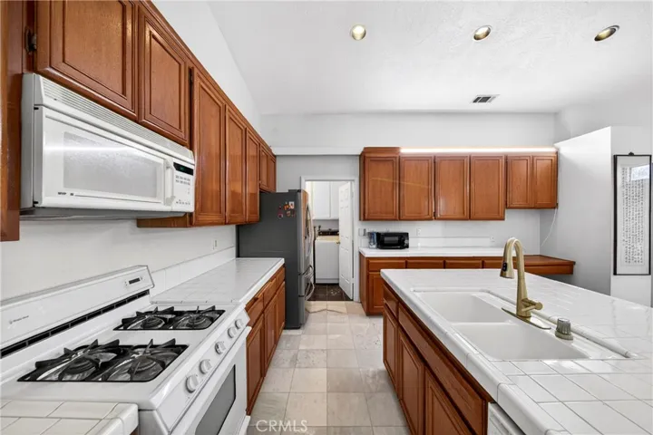 9770 Sunny Vista, Phelan, California 92371