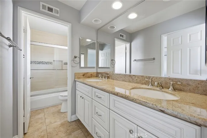 Upper level jack n jill bath