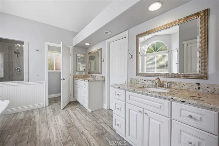 Upper level main bathroom