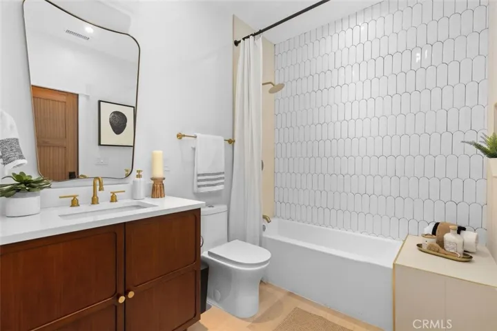 Bedroom 2 En-Suite Restroom