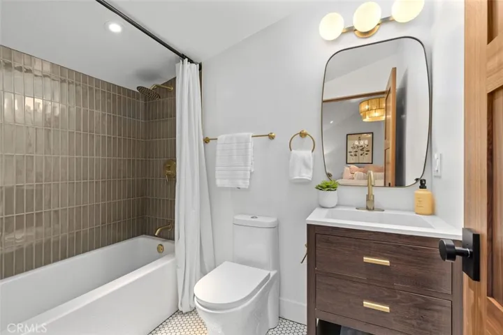 Bedroom 3 En-Suite Restrrom