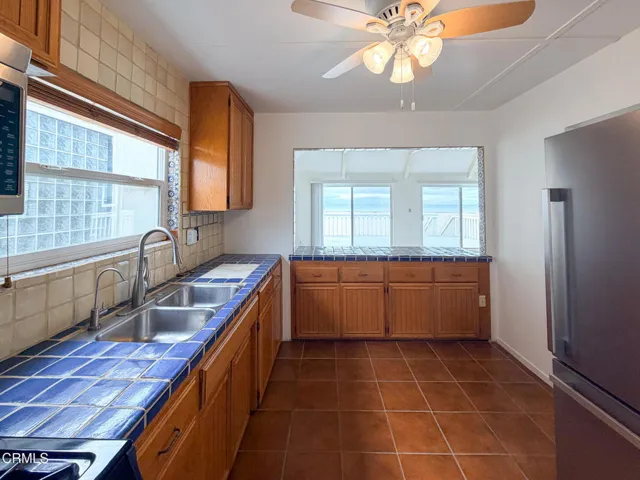 4027 Ocean Dr-02