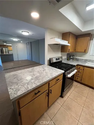 good size kitchen and counter tops