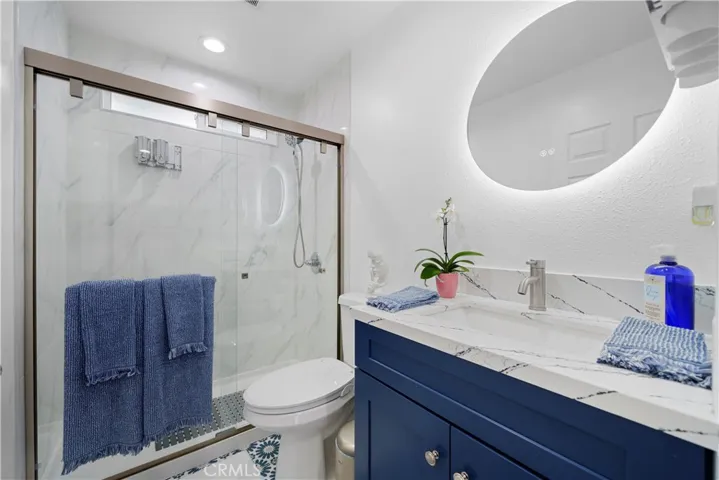 `1st Bathroom