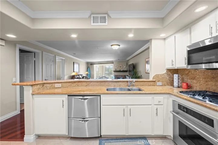 200 Pacific Coast M-9, Huntington Beach, California 92648