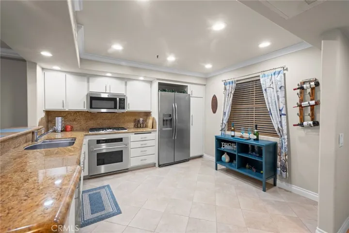 200 Pacific Coast M-9, Huntington Beach, California 92648