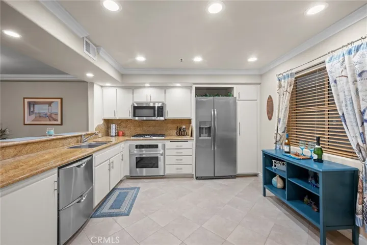 200 Pacific Coast M-9, Huntington Beach, California 92648