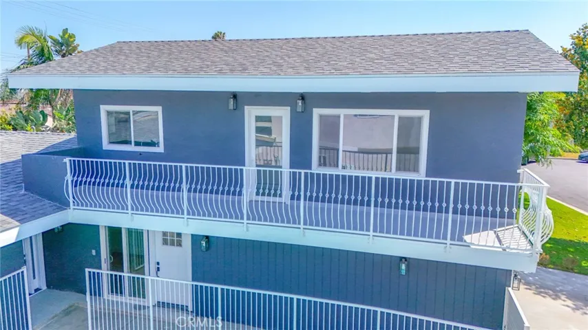 Large Balcony upper Living area