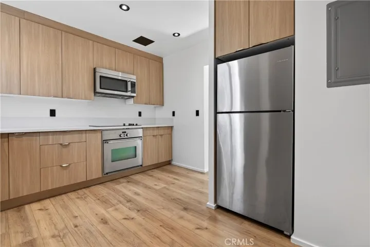 1713 W Alameda Avenue, Burbank, California 91506