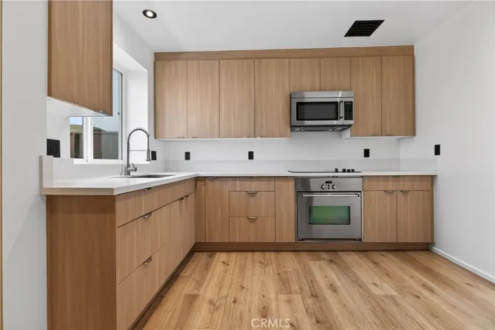 1713 W Alameda Avenue, Burbank, California 91506