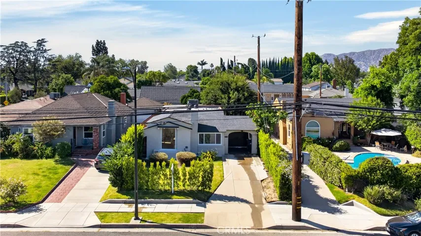 1713 W Alameda Avenue, Burbank, California 91506