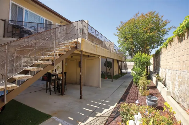 569 E Colorado Avenue, Glendora, California 91740