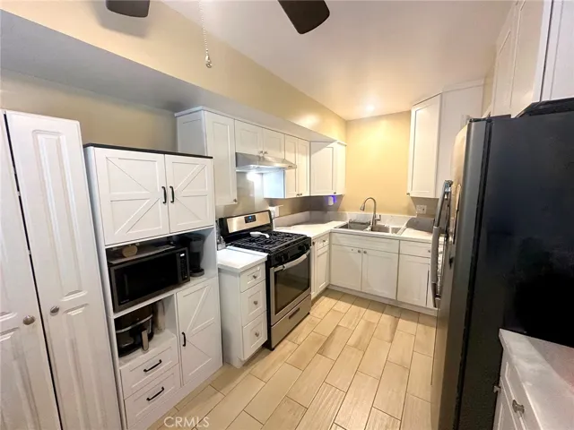 569 E Colorado Avenue, Glendora, California 91740