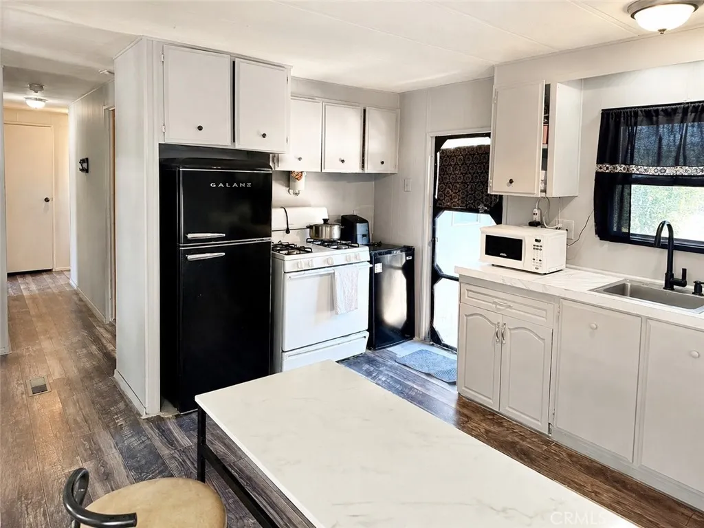Kitchen 1