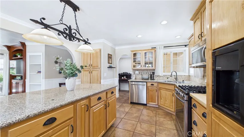21104 Rosedell Drive, Saugus, California 91350