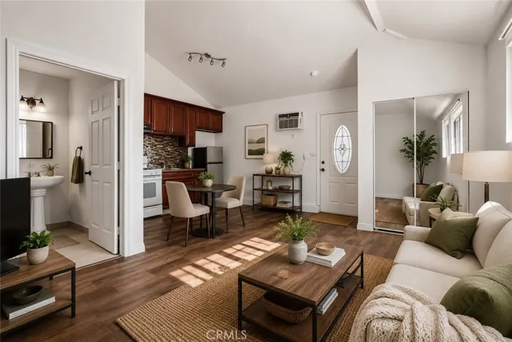 7060 Morse Avenue, North Hollywood, California 91605