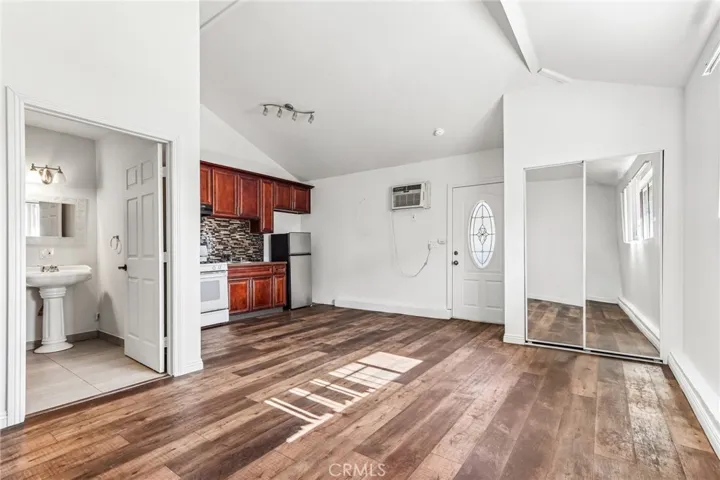 7060 Morse Avenue, North Hollywood, California 91605