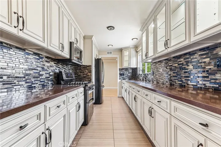 7060 Morse Avenue, North Hollywood, California 91605