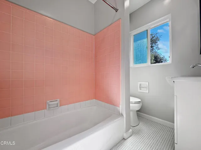 720 Mountain cool bathroom