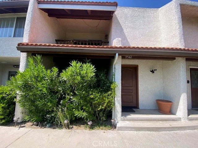 FRONT/PATIO/BALCONY
