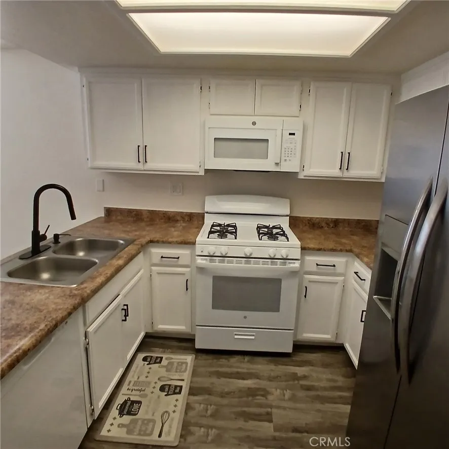 KITCHEN APPLIANCES