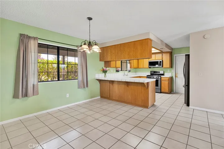 15185 Orange, Hesperia, California 92345