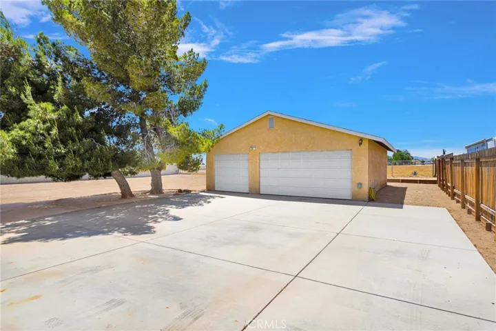 15185 Orange, Hesperia, California 92345