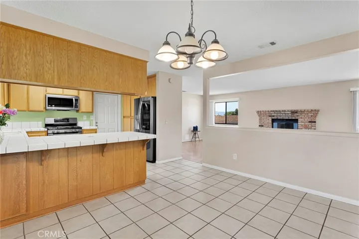 15185 Orange, Hesperia, California 92345