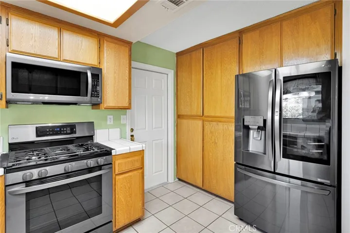 15185 Orange, Hesperia, California 92345