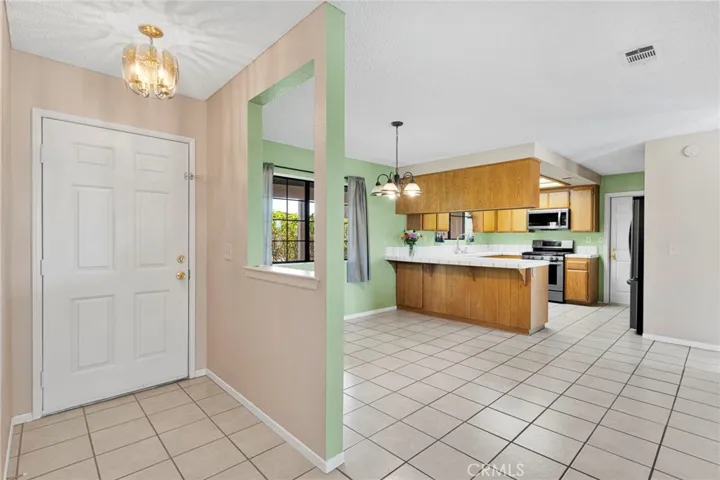15185 Orange, Hesperia, California 92345