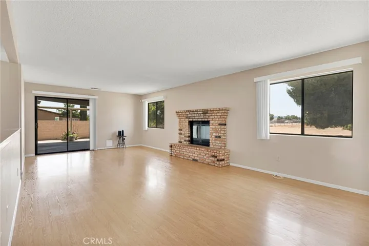 15185 Orange, Hesperia, California 92345