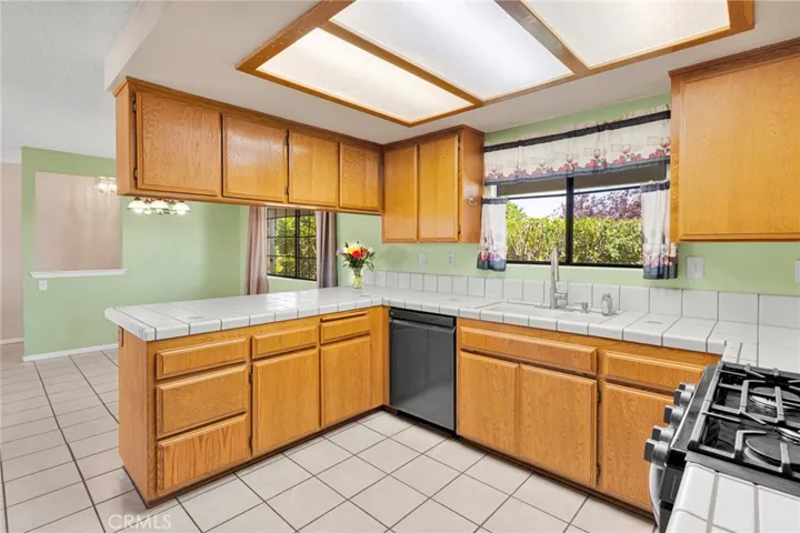 15185 Orange, Hesperia, California 92345