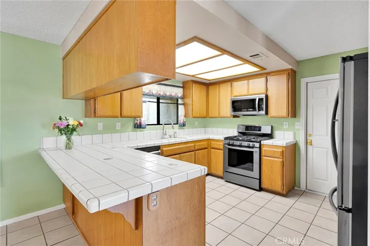 15185 Orange, Hesperia, California 92345