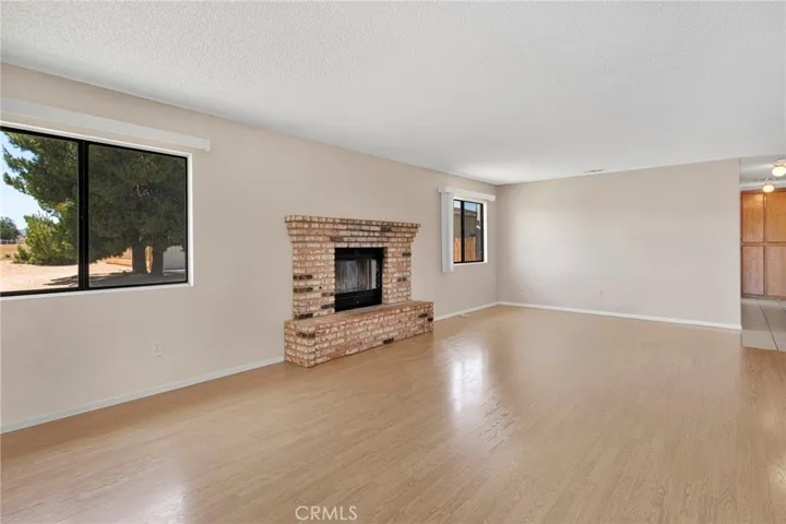15185 Orange, Hesperia, California 92345
