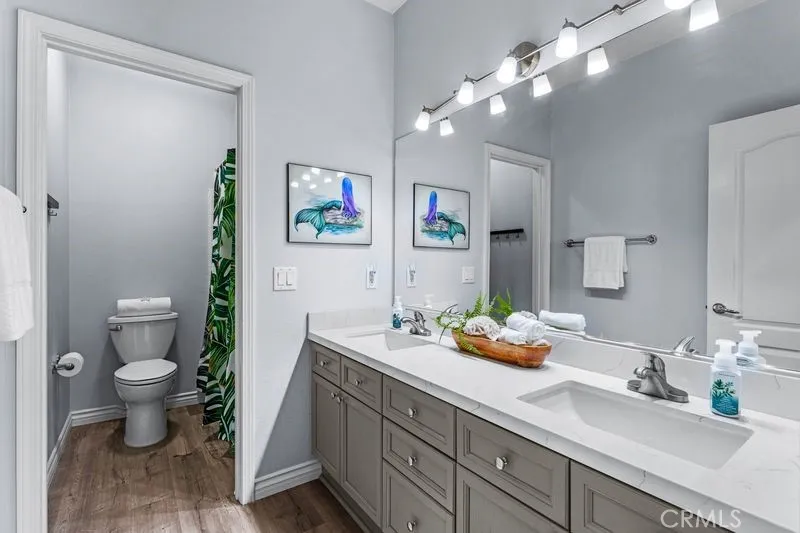 Upstairs Hall Bath