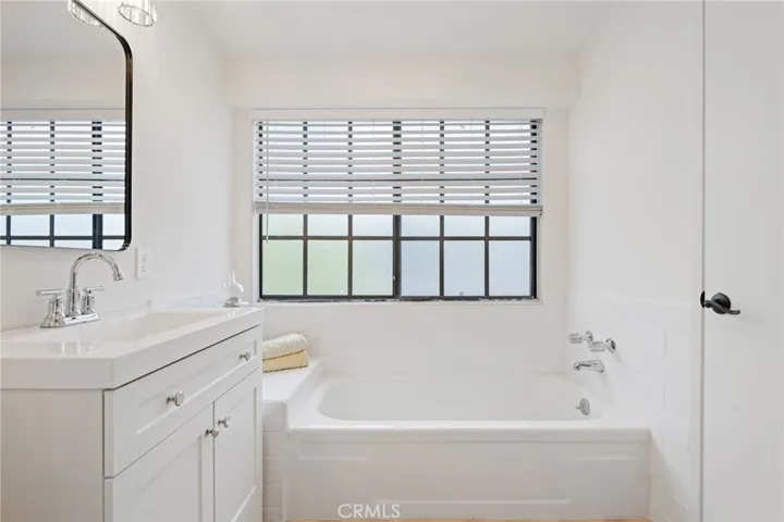 20737 Roscoe Boulevard 703, Winnetka, California 91306