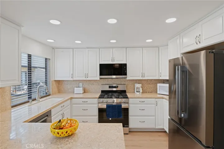 20737 Roscoe Boulevard 703, Winnetka, California 91306