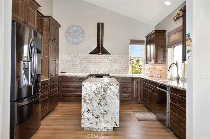 The Slab Granite Waterfall Edges are Simply Gorgeous